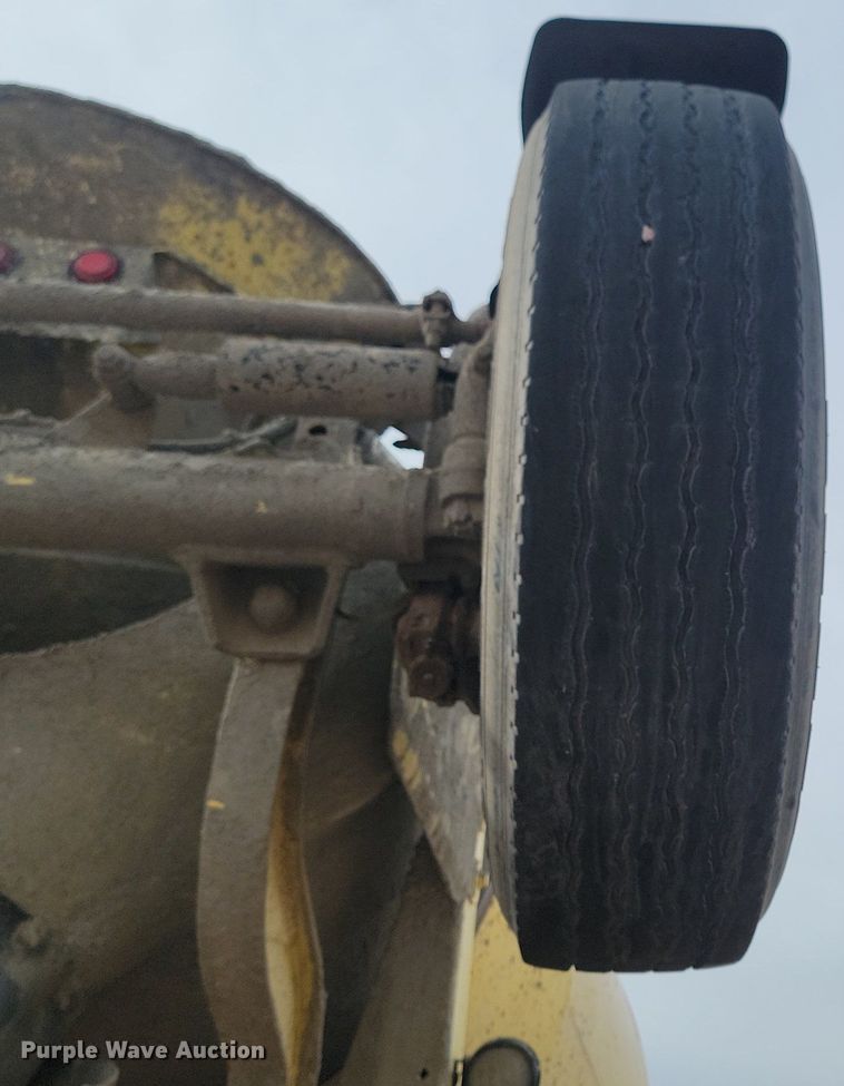 image for item LA9637 2004 Kenworth  W900  ready mix truck