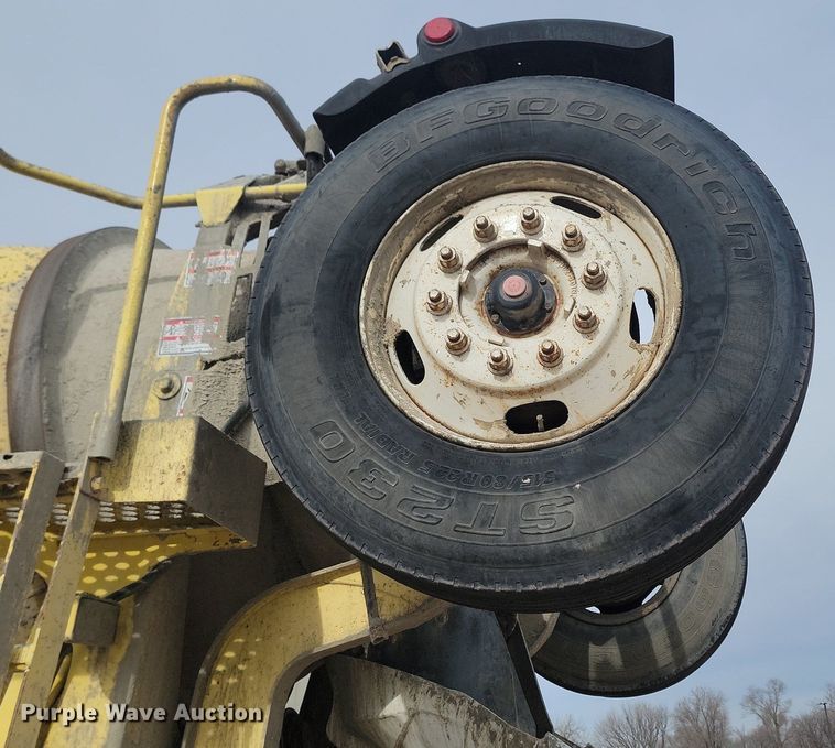 image for item LA9637 2004 Kenworth  W900  ready mix truck