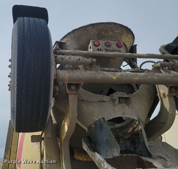 image for item LA9637 2004 Kenworth  W900  ready mix truck