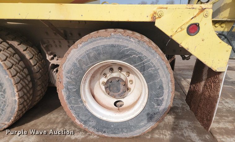 image for item LA9637 2004 Kenworth  W900  ready mix truck