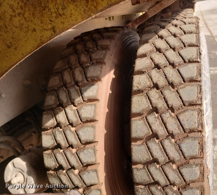 image for item LA9637 2004 Kenworth  W900  ready mix truck