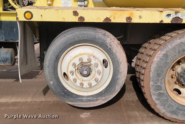 image for item LA9637 2004 Kenworth  W900  ready mix truck