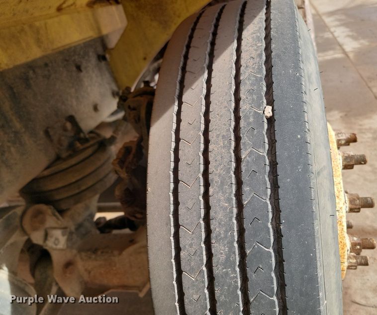 image for item LA9637 2004 Kenworth  W900  ready mix truck