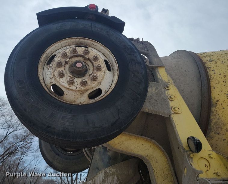 image for item LA9637 2004 Kenworth  W900  ready mix truck