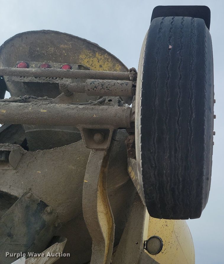 image for item LA9637 2004 Kenworth  W900  ready mix truck