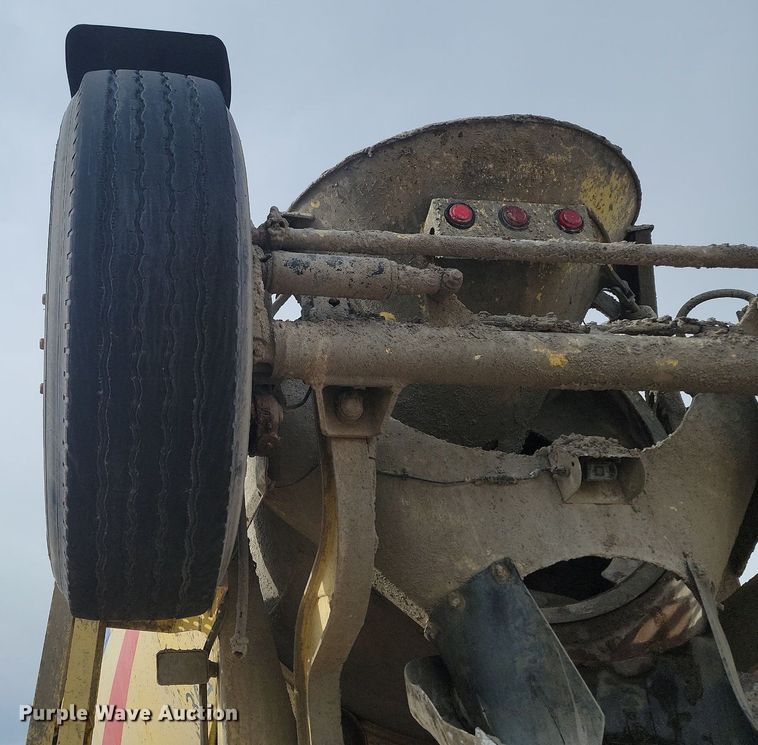 image for item LA9637 2004 Kenworth  W900  ready mix truck