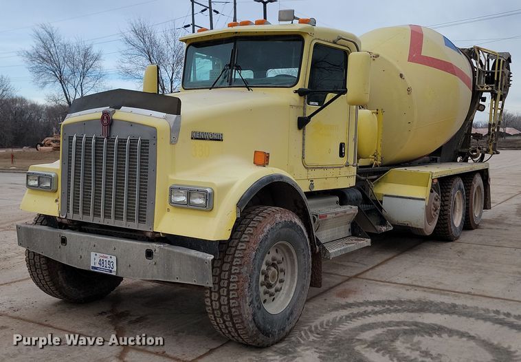 image for item LA9639 2004 Kenworth W900  ready mix truck