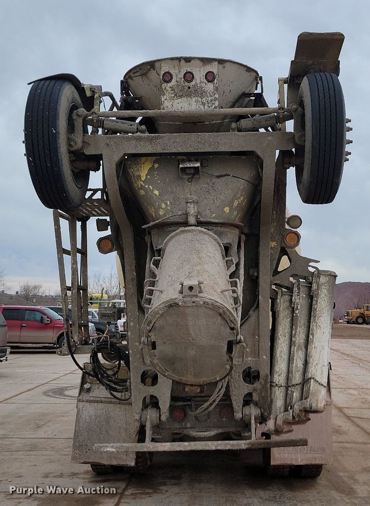 image for item LA9639 2004 Kenworth W900  ready mix truck