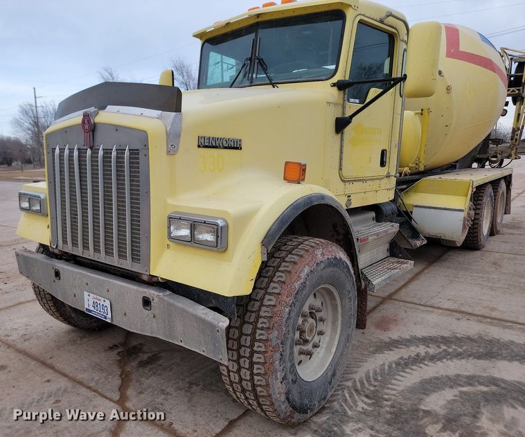 image for item LA9639 2004 Kenworth W900  ready mix truck