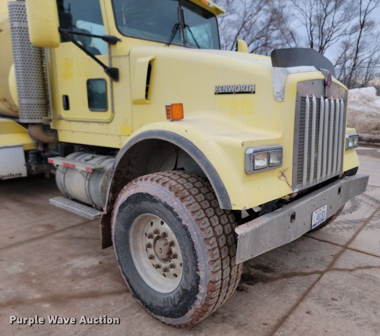 image for item LA9639 2004 Kenworth W900  ready mix truck