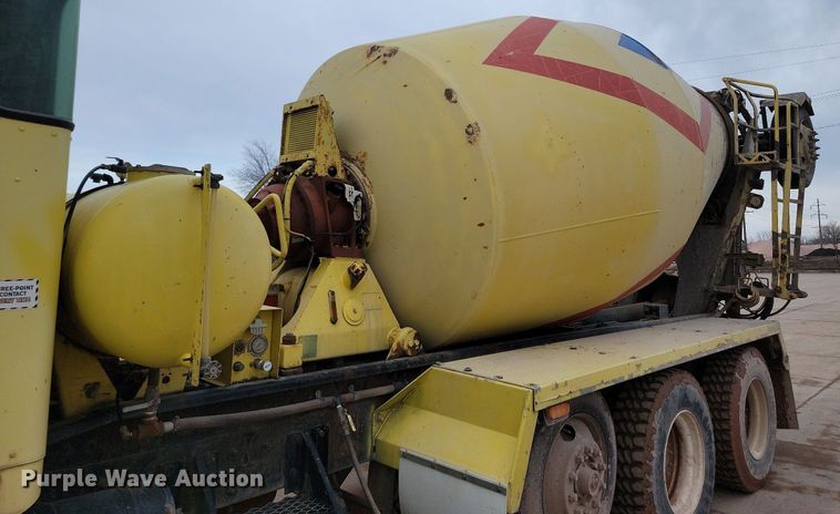 image for item LA9639 2004 Kenworth W900  ready mix truck