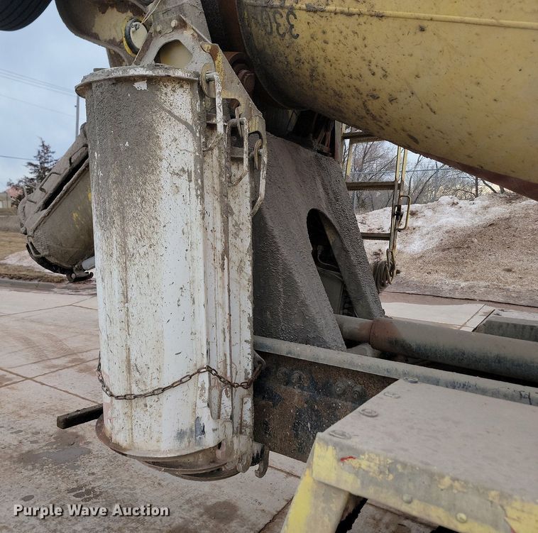 image for item LA9639 2004 Kenworth W900  ready mix truck