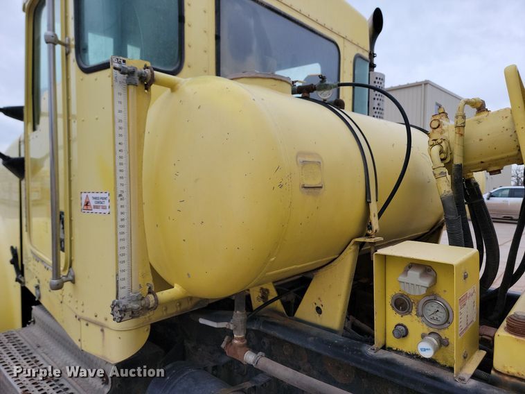 image for item LA9639 2004 Kenworth W900  ready mix truck