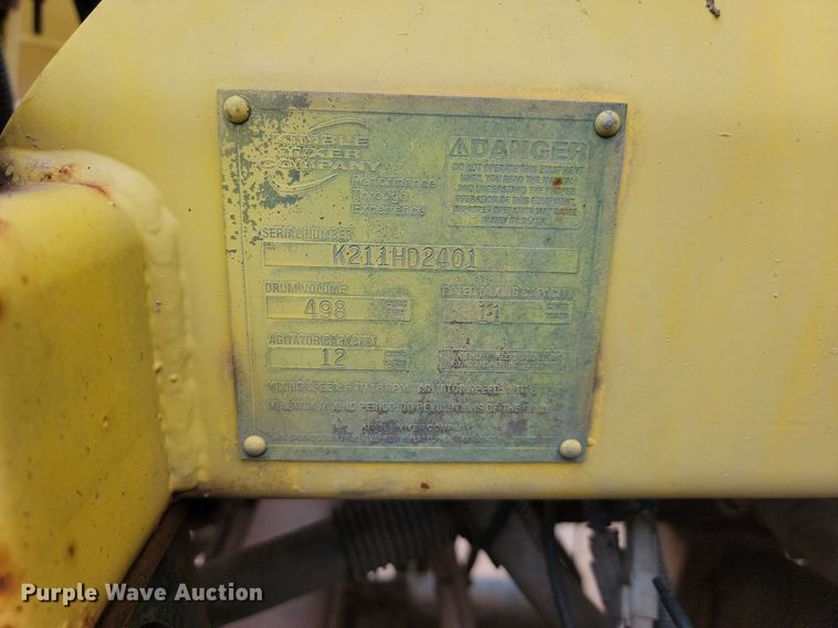 image for item LA9639 2004 Kenworth W900  ready mix truck