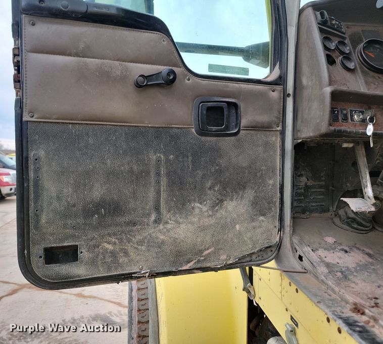 image for item LA9639 2004 Kenworth W900  ready mix truck