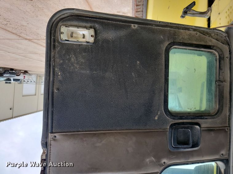 image for item LA9639 2004 Kenworth W900  ready mix truck