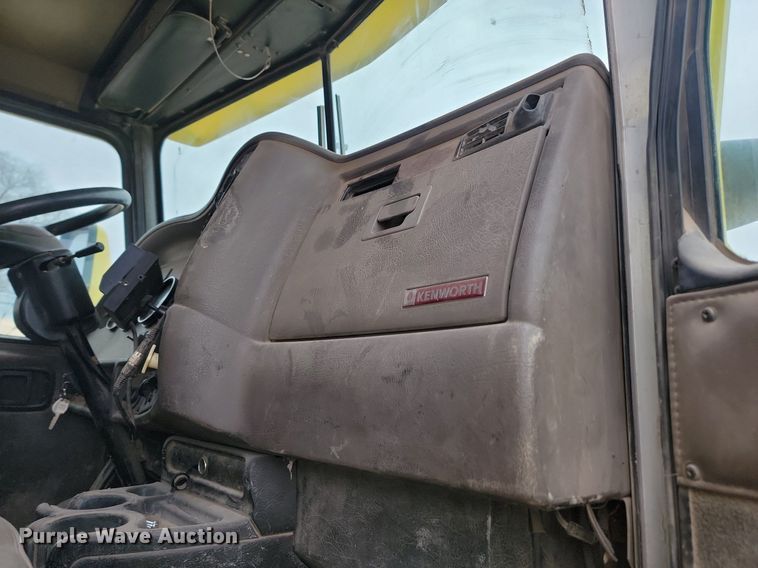 image for item LA9639 2004 Kenworth W900  ready mix truck