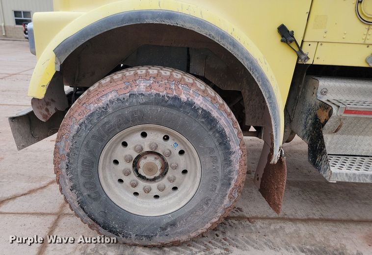 image for item LA9639 2004 Kenworth W900  ready mix truck