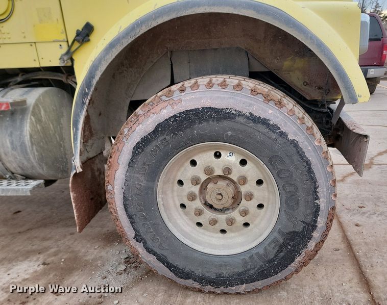 image for item LA9639 2004 Kenworth W900  ready mix truck