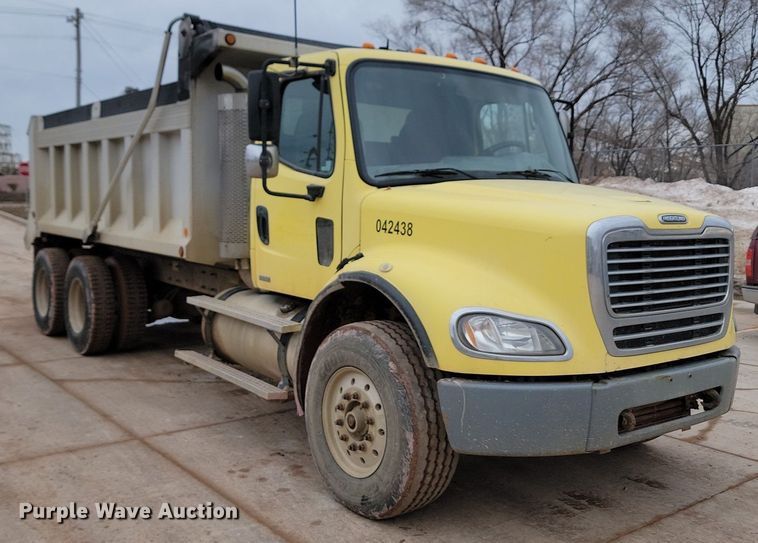 image for item LA9640 2006 Freightliner  M2 Business Class dump truck