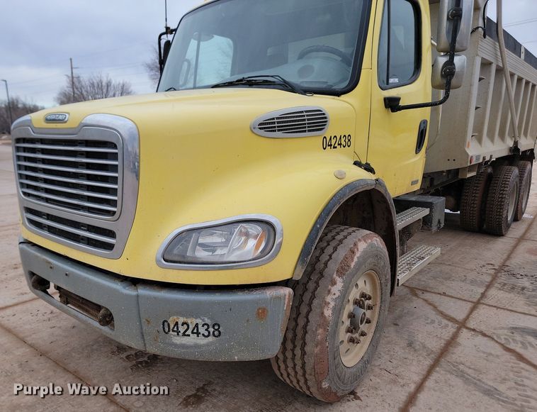 image for item LA9640 2006 Freightliner  M2 Business Class dump truck