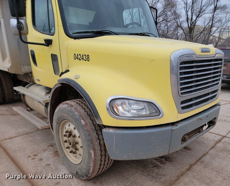 image for item LA9640 2006 Freightliner  M2 Business Class dump truck