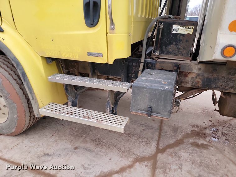 image for item LA9640 2006 Freightliner  M2 Business Class dump truck