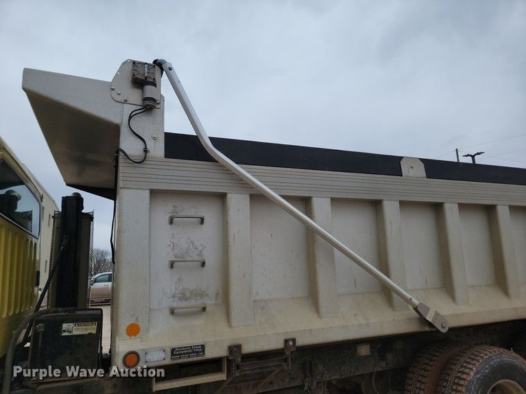 image for item LA9640 2006 Freightliner  M2 Business Class dump truck