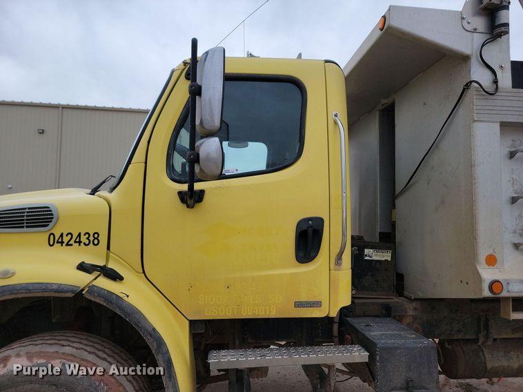 image for item LA9640 2006 Freightliner  M2 Business Class dump truck