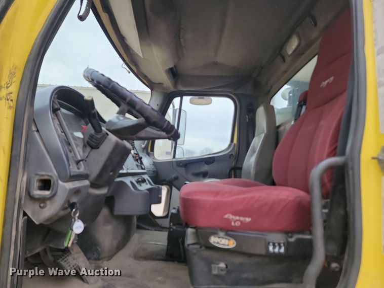 image for item LA9640 2006 Freightliner  M2 Business Class dump truck