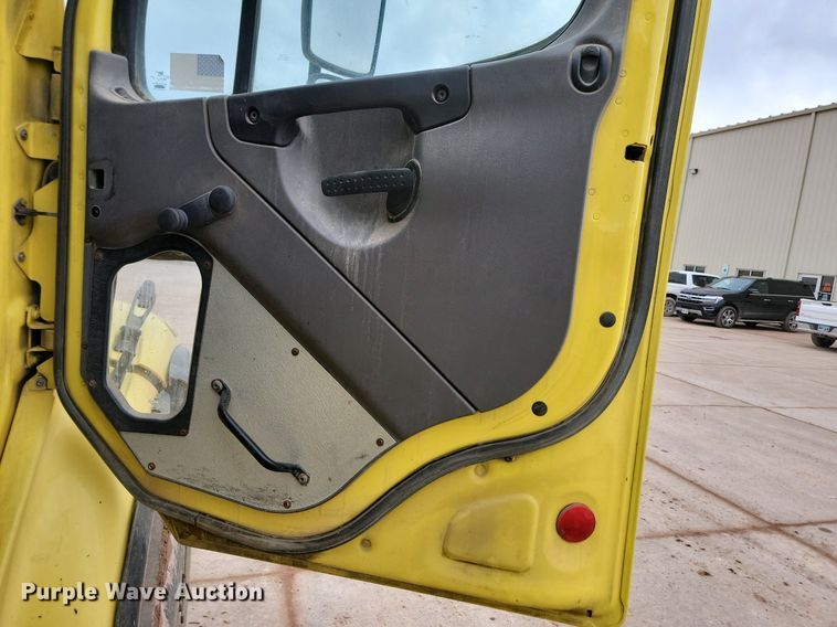 image for item LA9640 2006 Freightliner  M2 Business Class dump truck