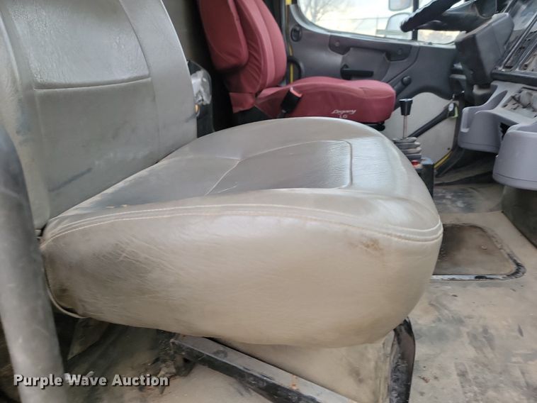 image for item LA9640 2006 Freightliner  M2 Business Class dump truck