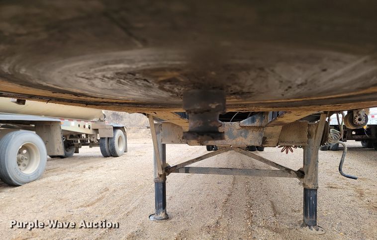 image for item LA9653 1986 Aztec flatbed trailer