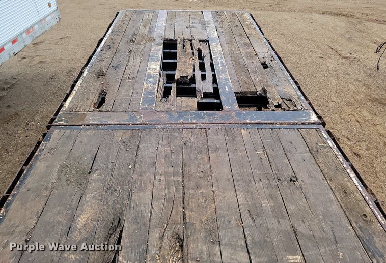 image for item LA9653 1986 Aztec flatbed trailer