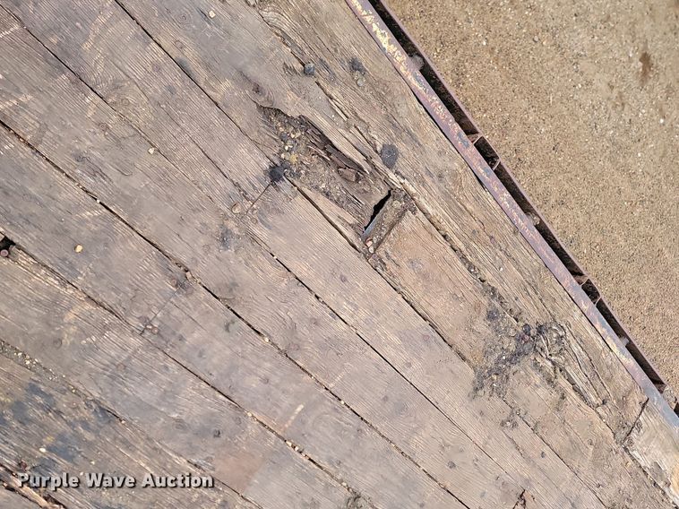 image for item LA9653 1986 Aztec flatbed trailer