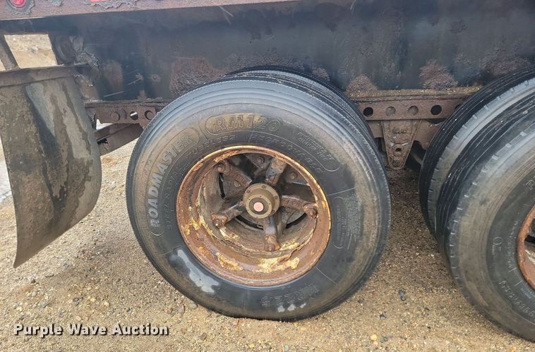 image for item LA9653 1986 Aztec flatbed trailer