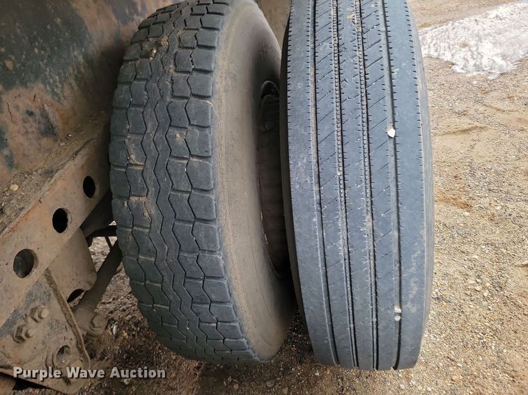 image for item LA9653 1986 Aztec flatbed trailer