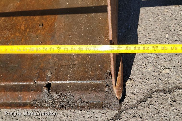 image for item LA9659 2003 Bobcat  T200 tracked skid steer loader