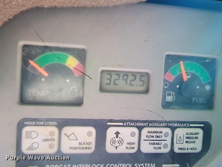 image for item LA9659 2003 Bobcat  T200 tracked skid steer loader