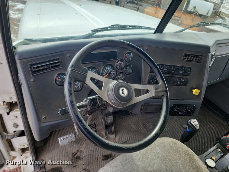 image for item LA9674 2008 Western Star 4900FA dump truck