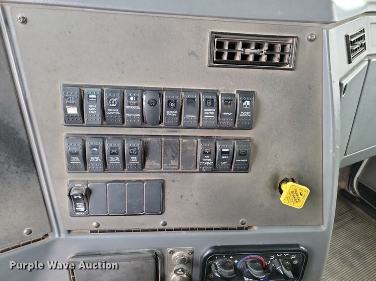 image for item LA9674 2008 Western Star 4900FA dump truck