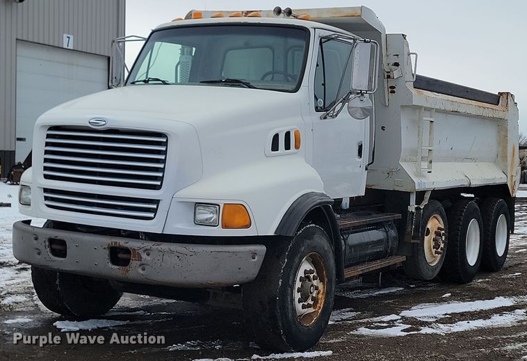 image for item LA9675 2000 Sterling LT8500 dump truck