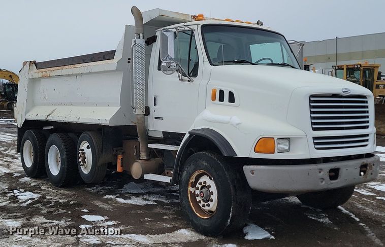 image for item LA9675 2000 Sterling LT8500 dump truck
