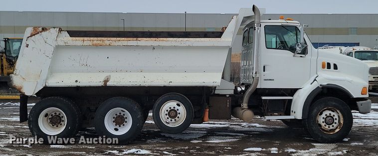 image for item LA9675 2000 Sterling LT8500 dump truck