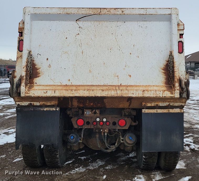 image for item LA9675 2000 Sterling LT8500 dump truck