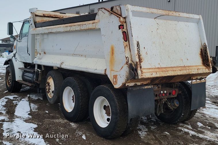 image for item LA9675 2000 Sterling LT8500 dump truck
