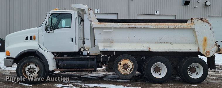 image for item LA9675 2000 Sterling LT8500 dump truck