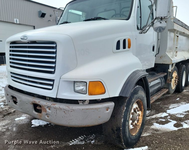 image for item LA9675 2000 Sterling LT8500 dump truck