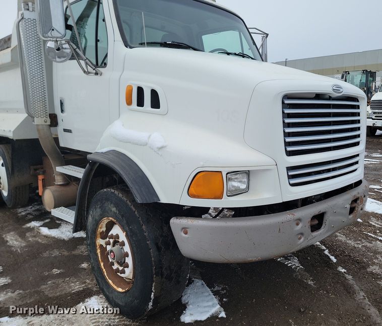 image for item LA9675 2000 Sterling LT8500 dump truck