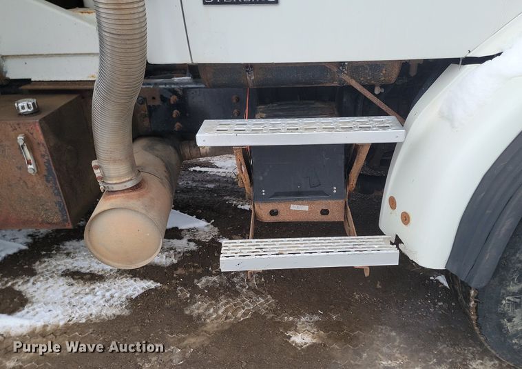 image for item LA9675 2000 Sterling LT8500 dump truck